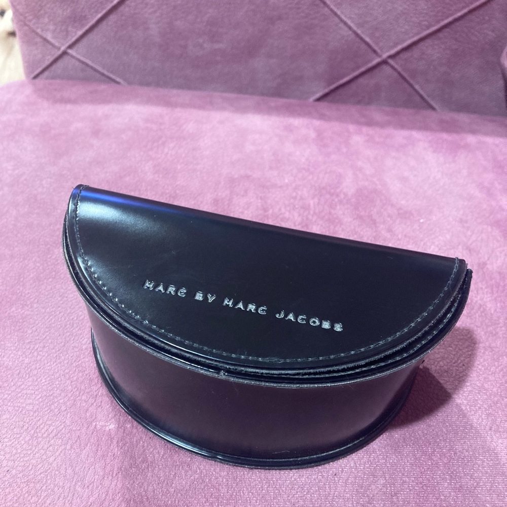 Sun glasses case